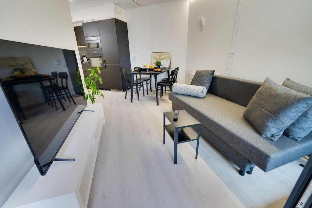 Best Location In Tampere! Modern City Apartment, 2Rooms, Kitchen And Balcony ภายนอก รูปภาพ